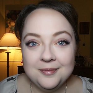 Meet your Posher, Hollie